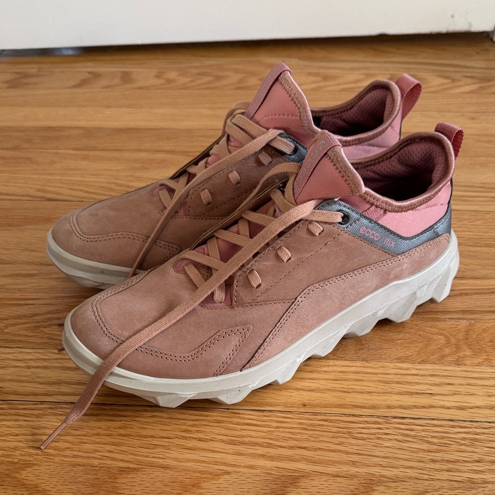 Ecco Women's Pink Suede Sneakers
